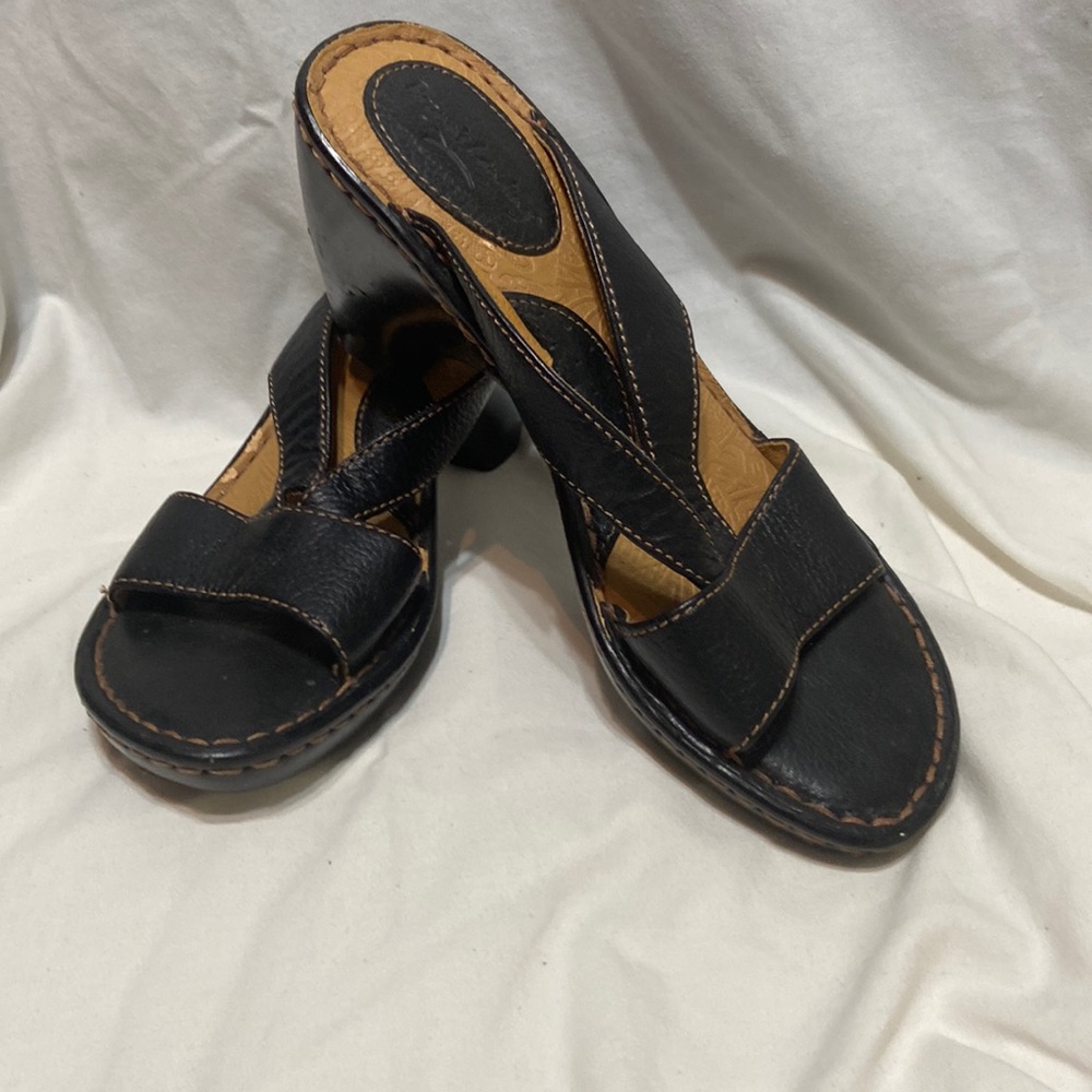 Brown’s Landing Wooden Heeled Shoes 6 Med